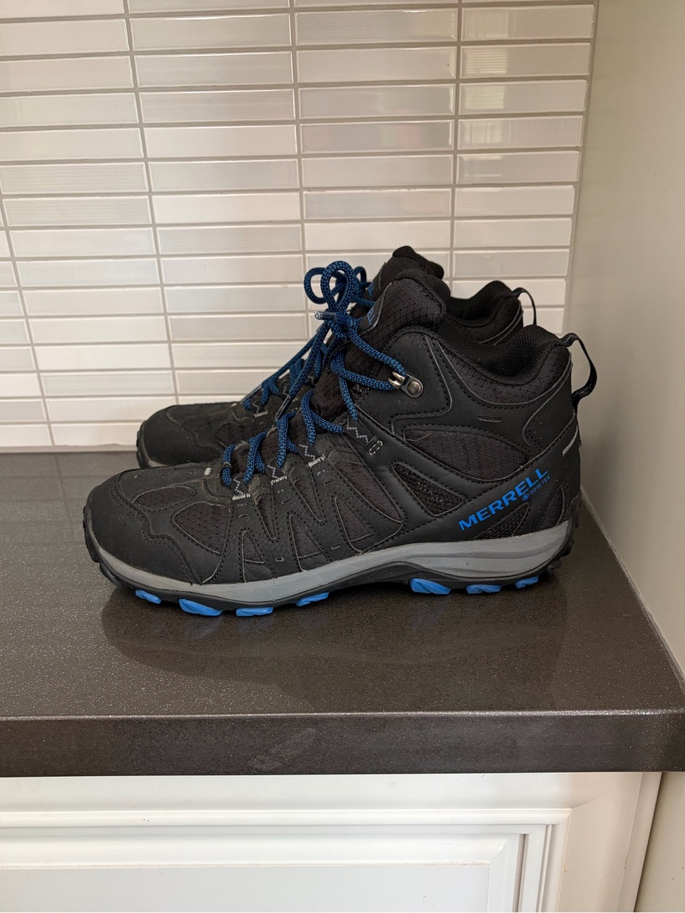 EUC Merrell Men’s Accentor Sport 3 Mid Gore-Tex hiking boots
